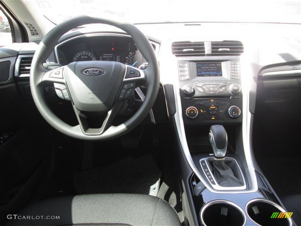 2013 Fusion SE - Tuxedo Black Metallic / Charcoal Black photo #11
