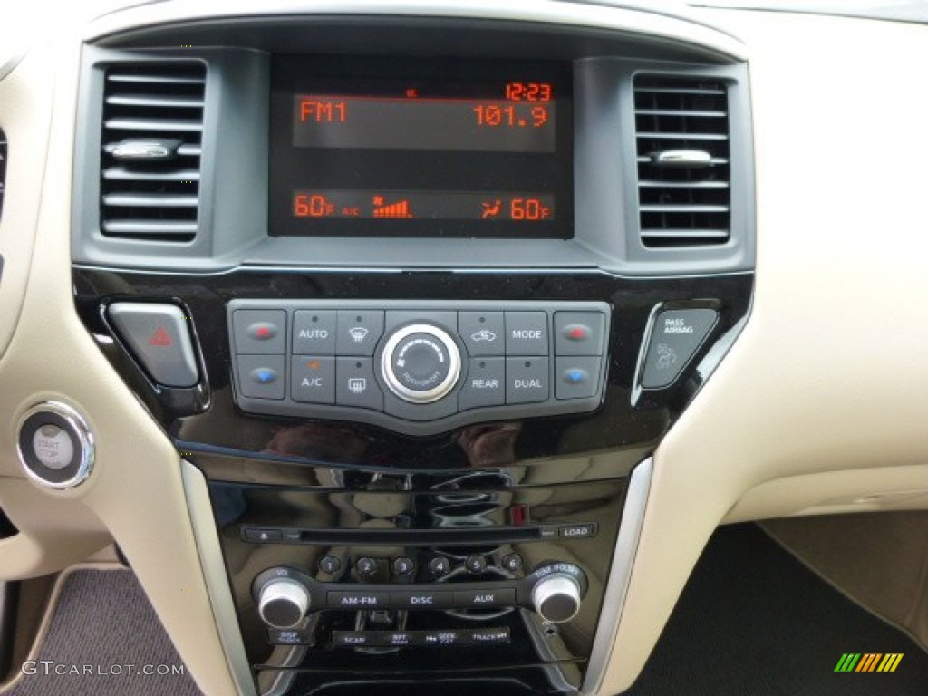 2014 Nissan Pathfinder S AWD Controls Photo #84442793