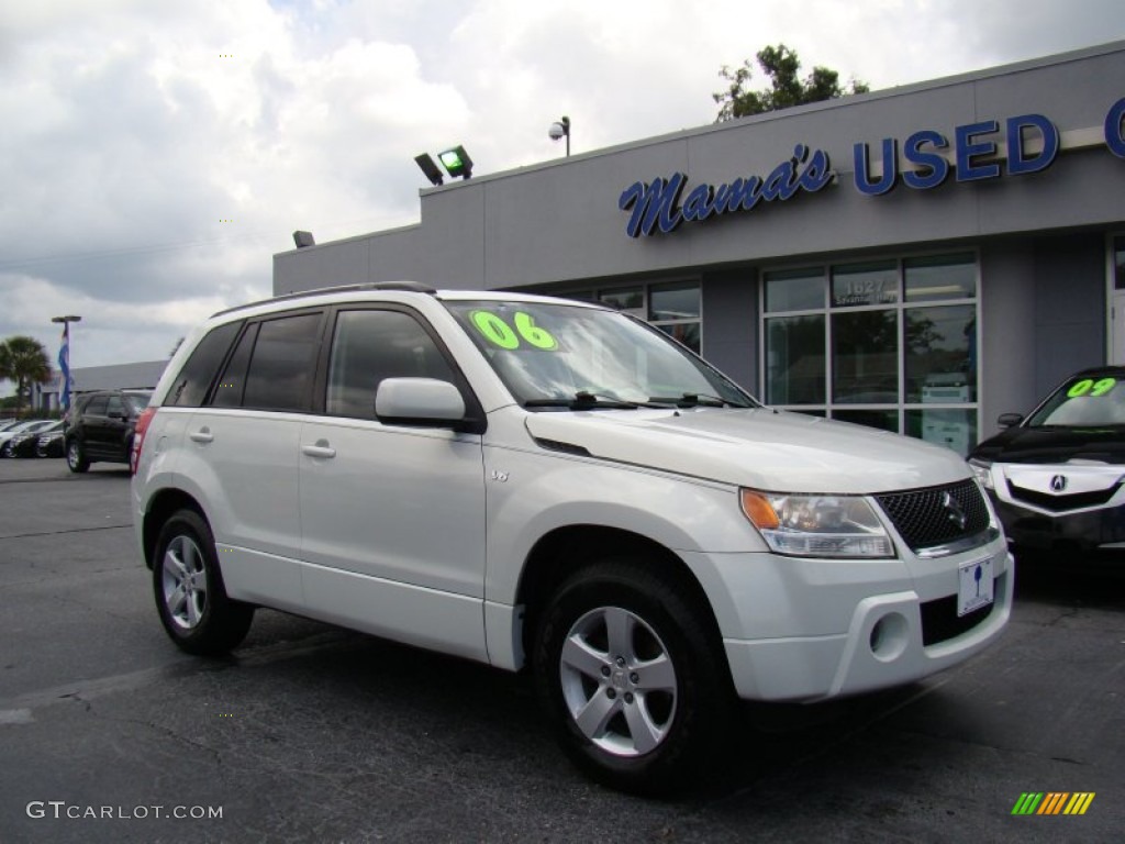 2006 Grand Vitara Premium - White Pearl / Black photo #2