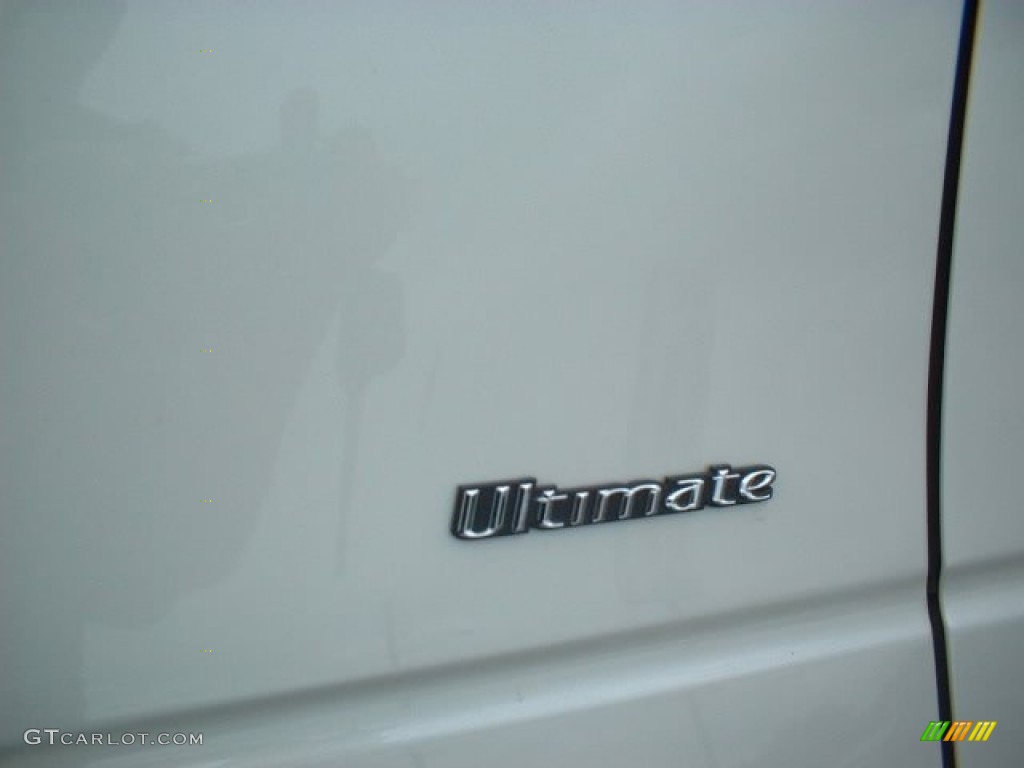 2004 Town Car Ultimate - Ceramic White Tri-Coat / Light Parchment photo #8