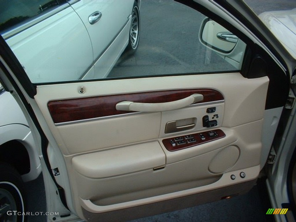2004 Town Car Ultimate - Ceramic White Tri-Coat / Light Parchment photo #10