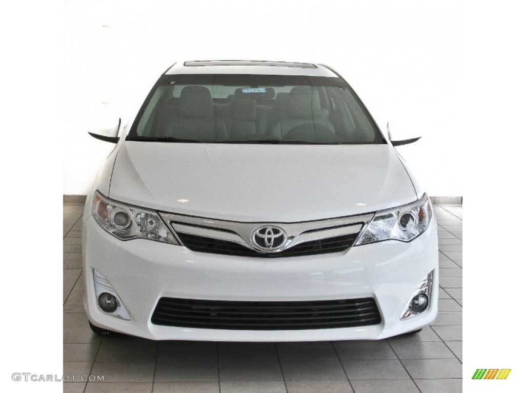 2013 Camry XLE - Super White / Ivory photo #3