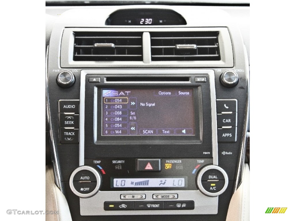 2013 Camry XLE - Super White / Ivory photo #11