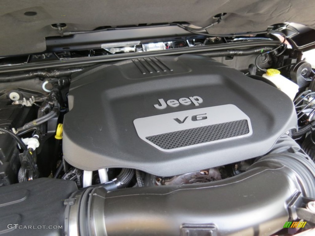 2014 Jeep Wrangler Unlimited Rubicon 4x4 3.6 Liter DOHC 24-Valve VVT V6 Engine Photo #84454130