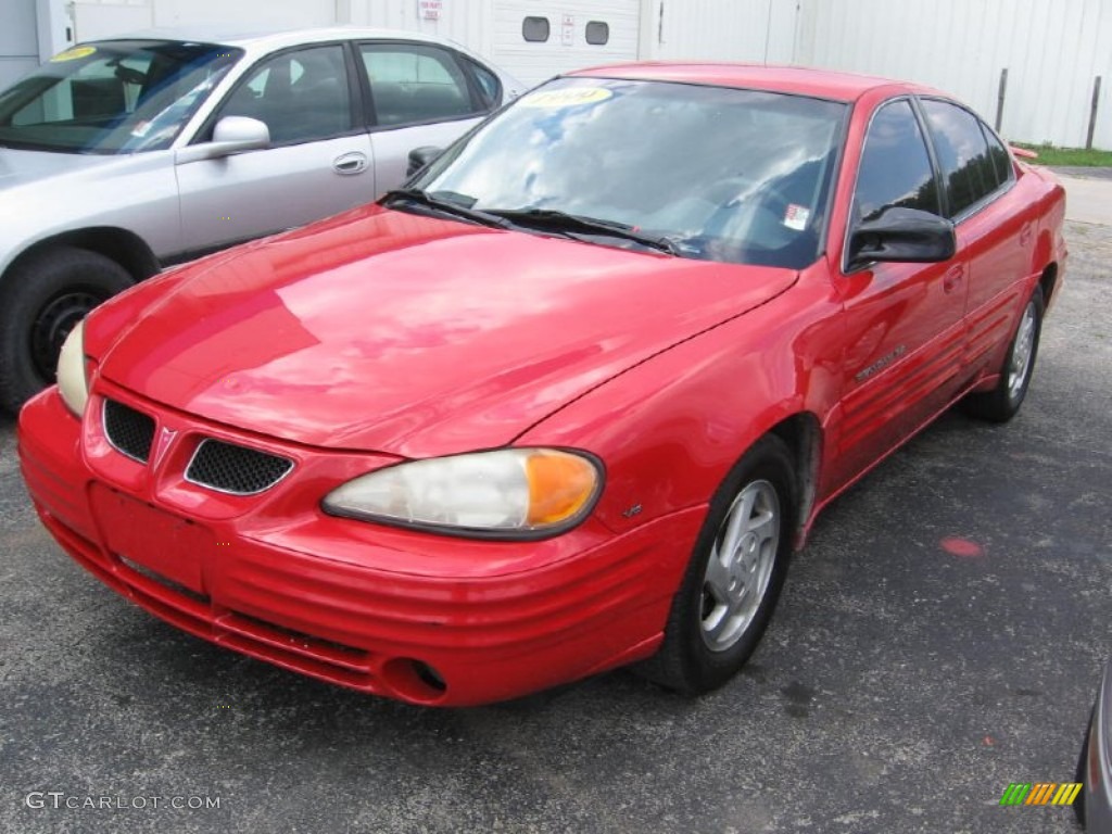 1999 Grand Am SE Sedan - Bright Red / Dark Pewter photo #2
