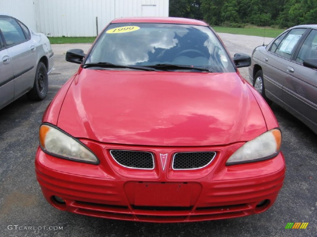 1999 Grand Am SE Sedan - Bright Red / Dark Pewter photo #3