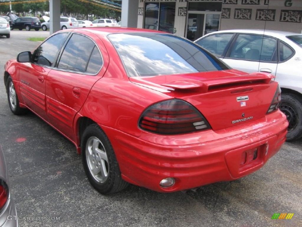 1999 Grand Am SE Sedan - Bright Red / Dark Pewter photo #4