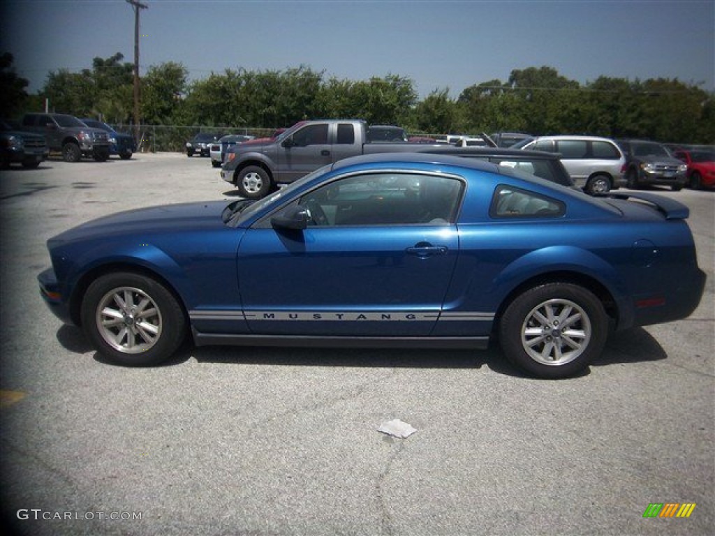 2006 Mustang V6 Deluxe Coupe - Vista Blue Metallic / Light Graphite photo #5