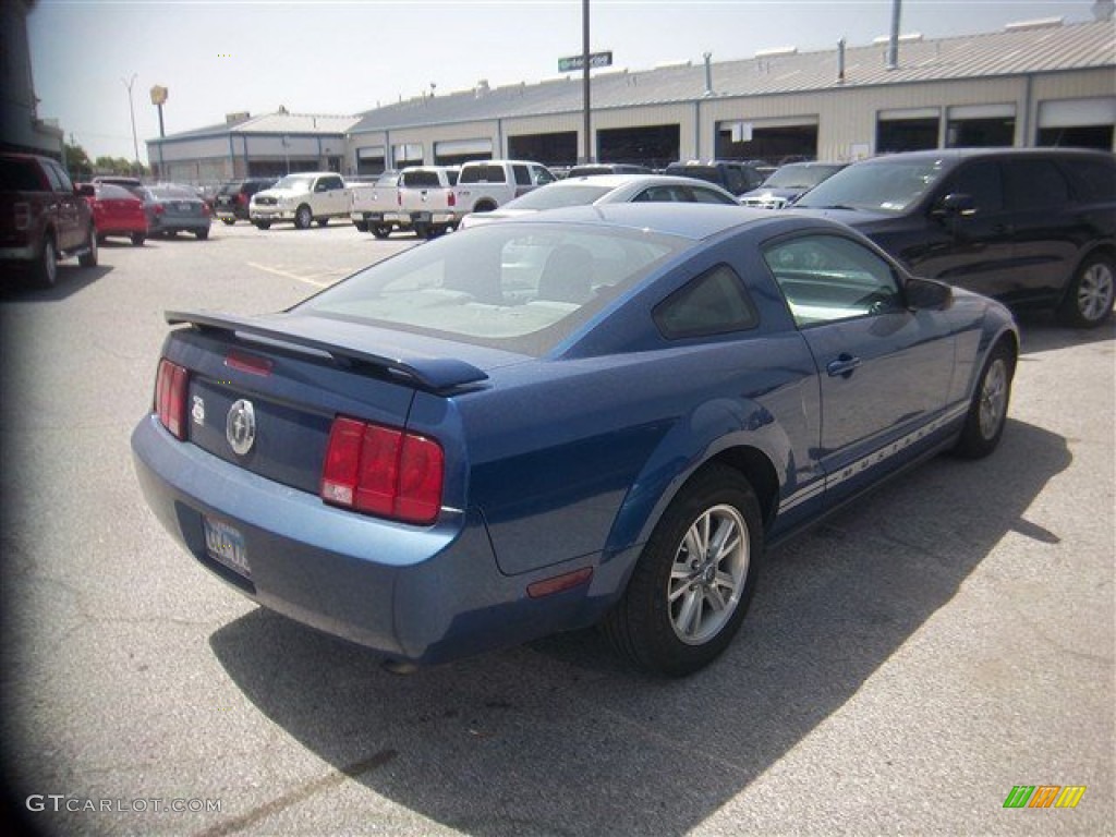 2006 Mustang V6 Deluxe Coupe - Vista Blue Metallic / Light Graphite photo #7