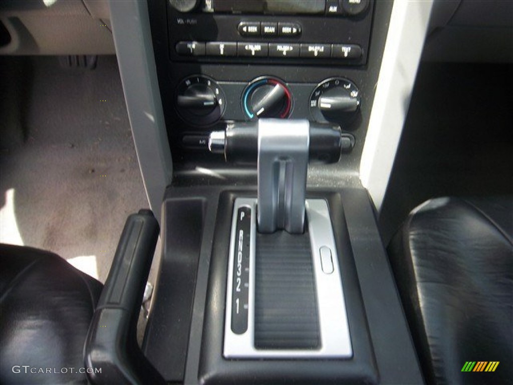 2006 Mustang V6 Deluxe Coupe - Vista Blue Metallic / Light Graphite photo #18