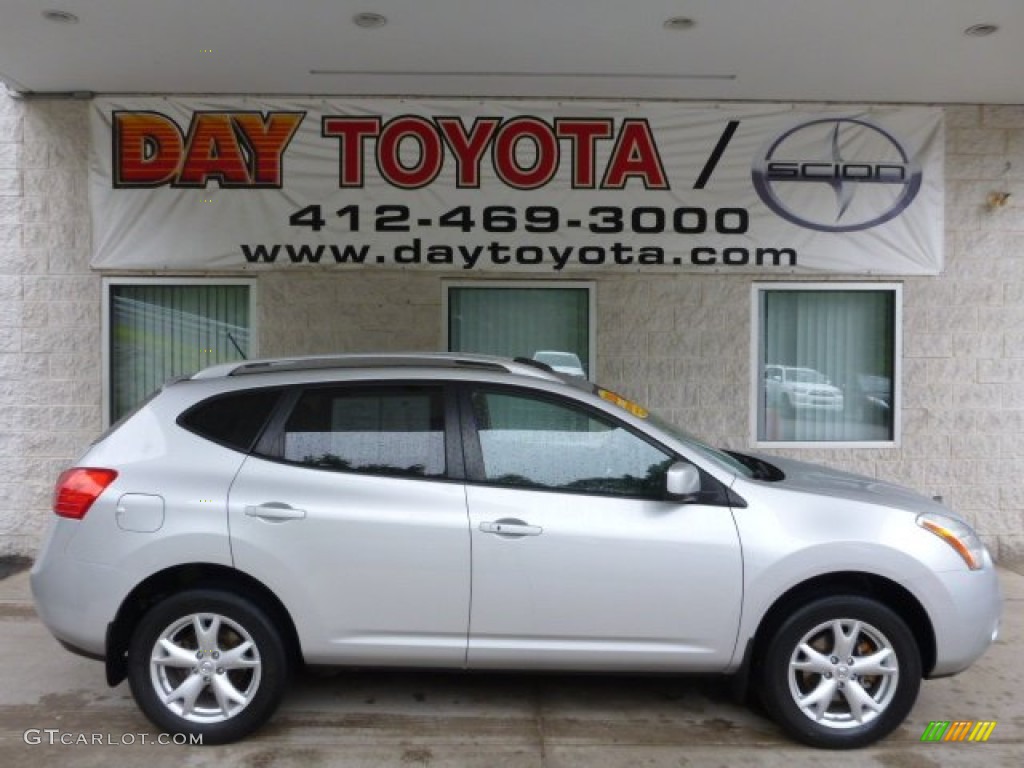 Silver Ice Metallic Nissan Rogue