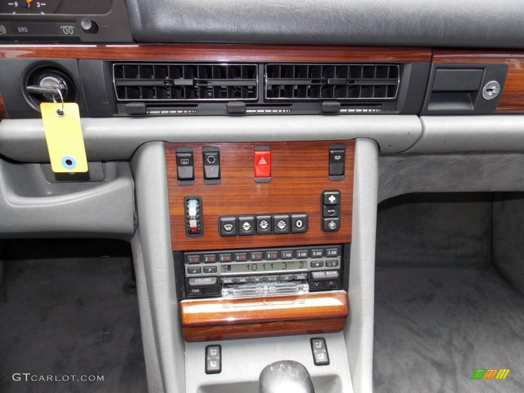 1991 Mercedes-Benz S Class 350 SDL Controls Photo #84459152