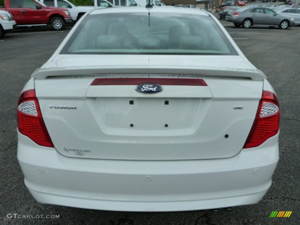 2010 Fusion SE - White Suede / Medium Light Stone photo #3