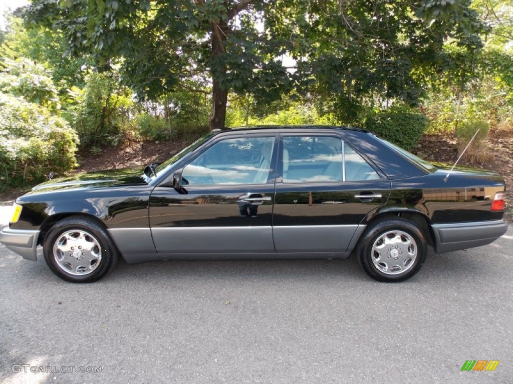 1995 E 420 Sedan - Black / Parchment photo #2