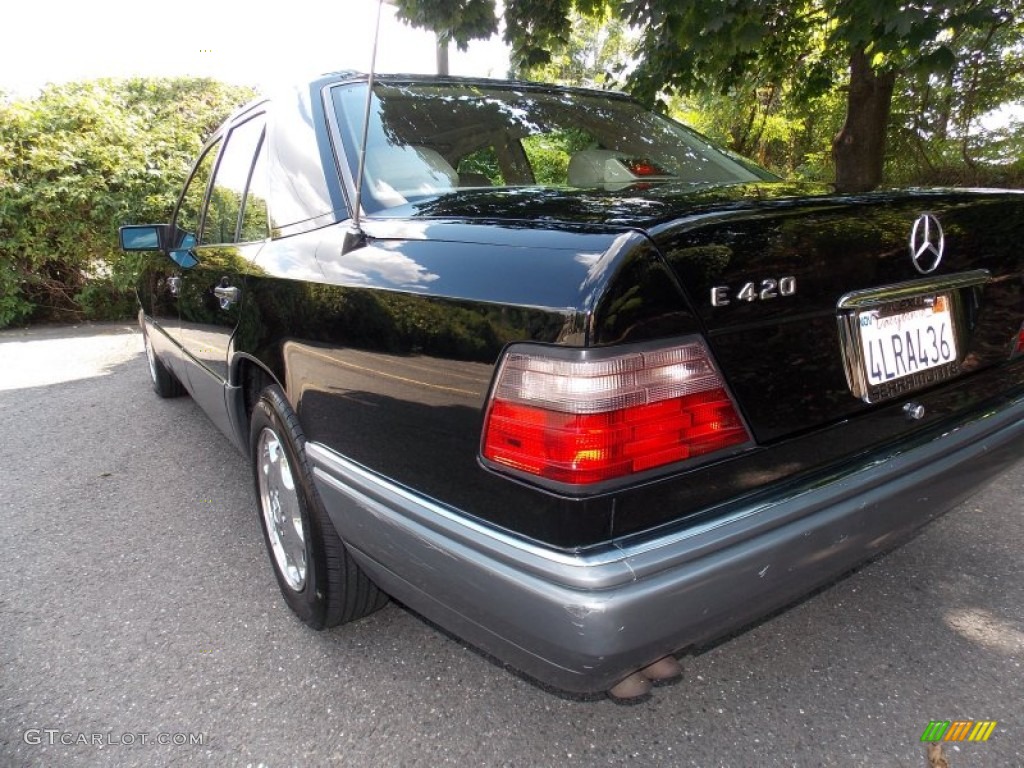 1995 E 420 Sedan - Black / Parchment photo #3