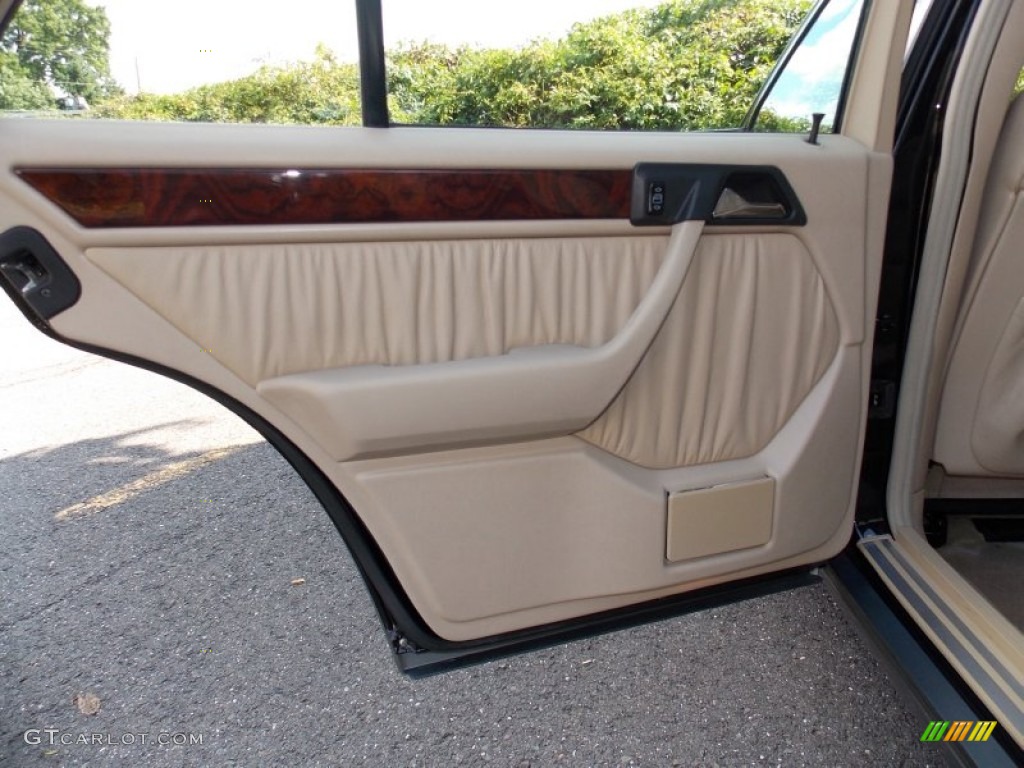 1995 Mercedes-Benz E 420 Sedan Parchment Door Panel Photo #84459833