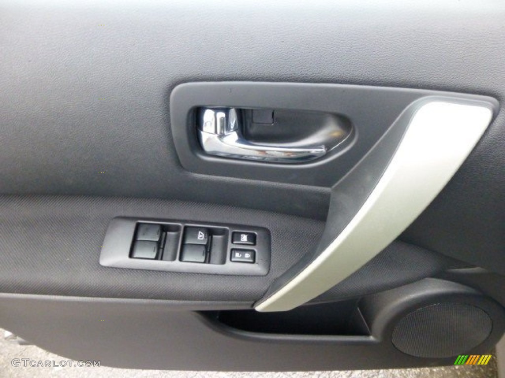 2011 Rogue SV AWD - Platinum Graphite / Black photo #17