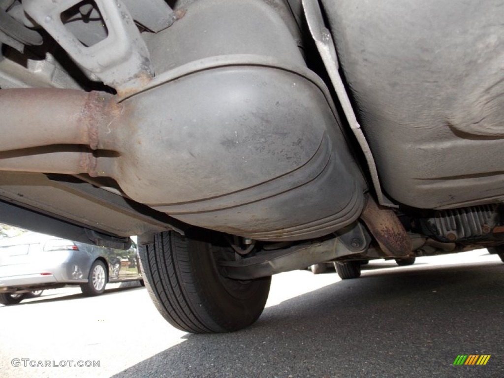 1995 Mercedes-Benz E 420 Sedan Undercarriage Photo #84460562