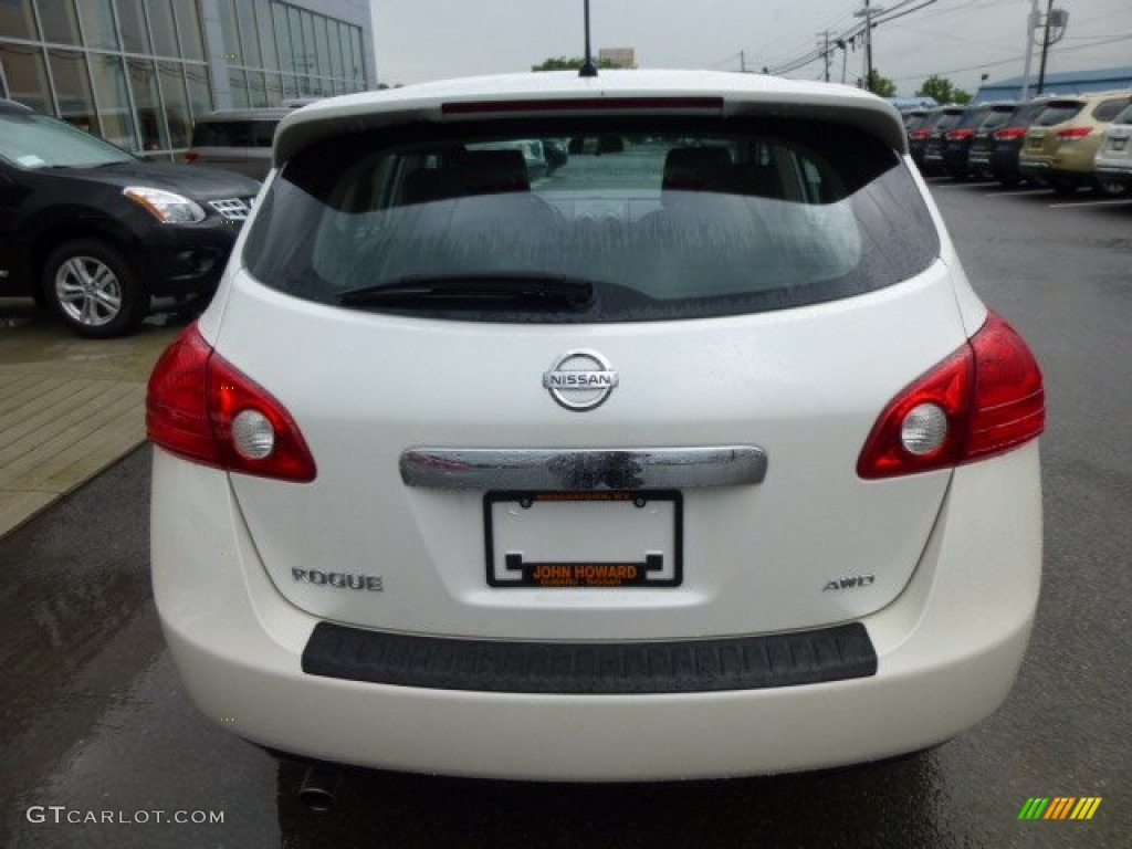 2011 Rogue S AWD - Pearl White / Gray photo #10