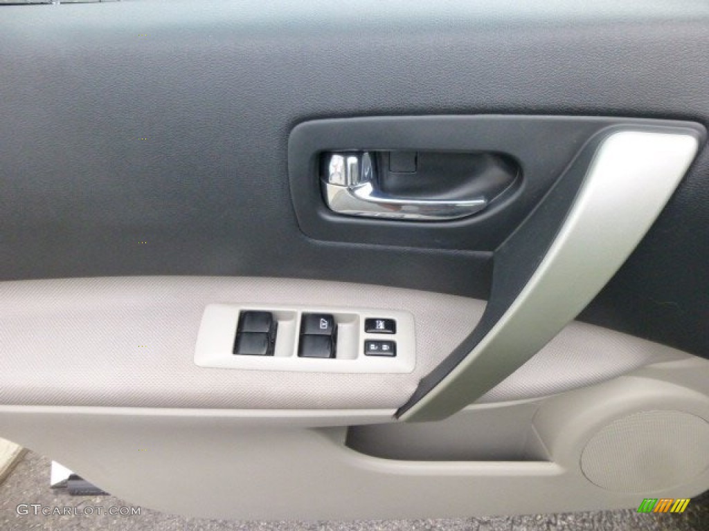 2011 Rogue S AWD - Pearl White / Gray photo #17