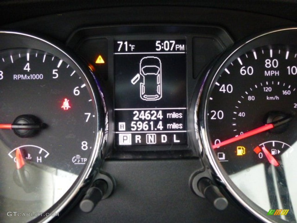 2011 Rogue S AWD - Pearl White / Gray photo #20