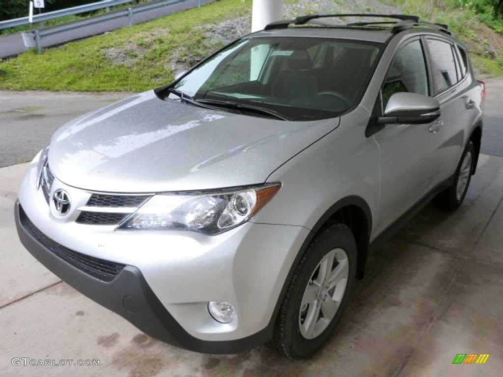 Classic Silver Metallic 2013 Toyota RAV4 XLE AWD Exterior Photo #84461141