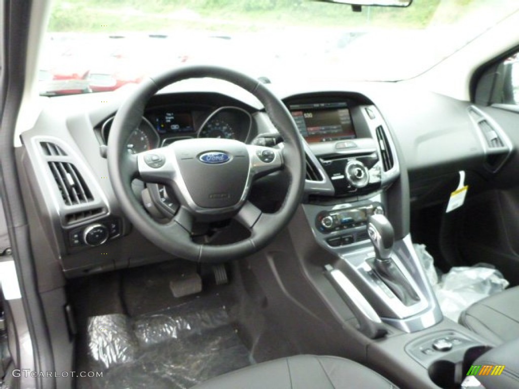 2014 Ford Focus Titanium Hatchback Charcoal Black Dashboard Photo #84461702