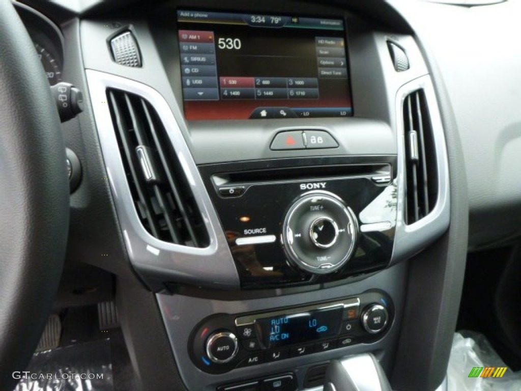 2014 Ford Focus Titanium Hatchback Controls Photo #84461757