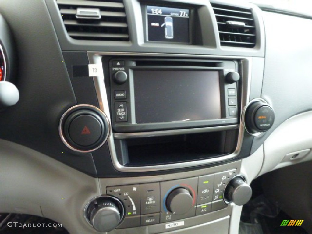 2013 Highlander V6 4WD - Classic Silver Metallic / Ash photo #18