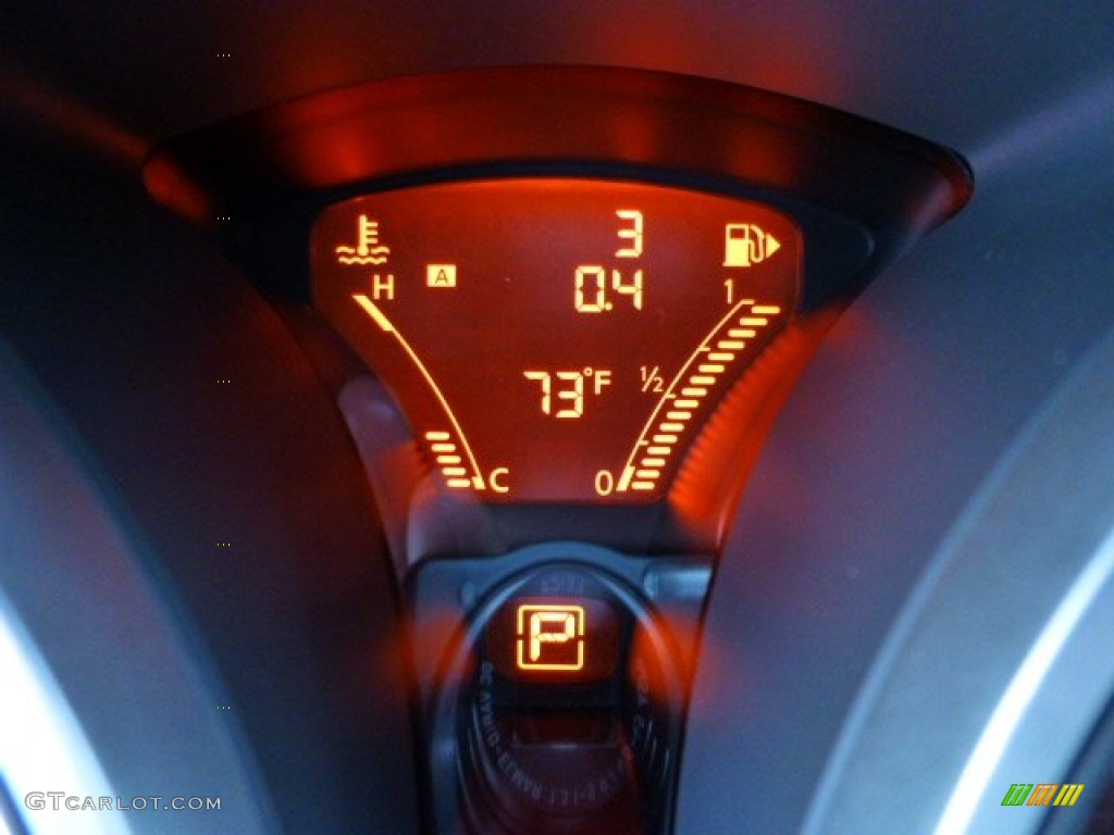 2013 Juke SV AWD - Metallic Bronze / Black/Silver Trim photo #20