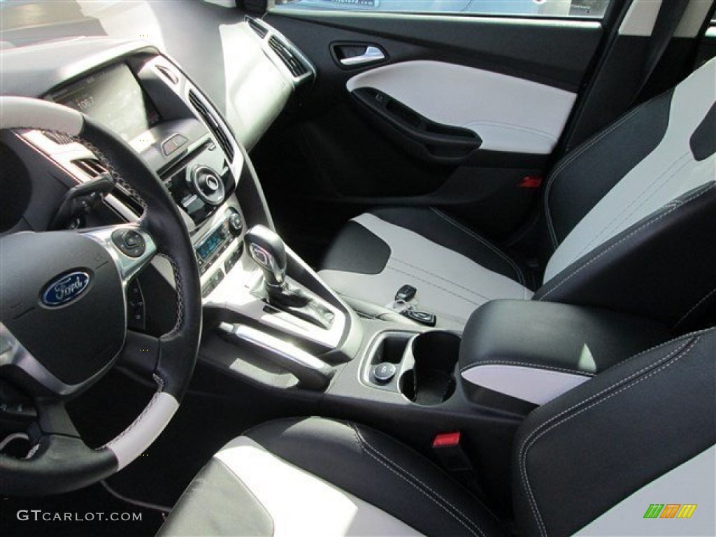 2012 Ford Focus Titanium 5-Door Front Seat Photo #84464258