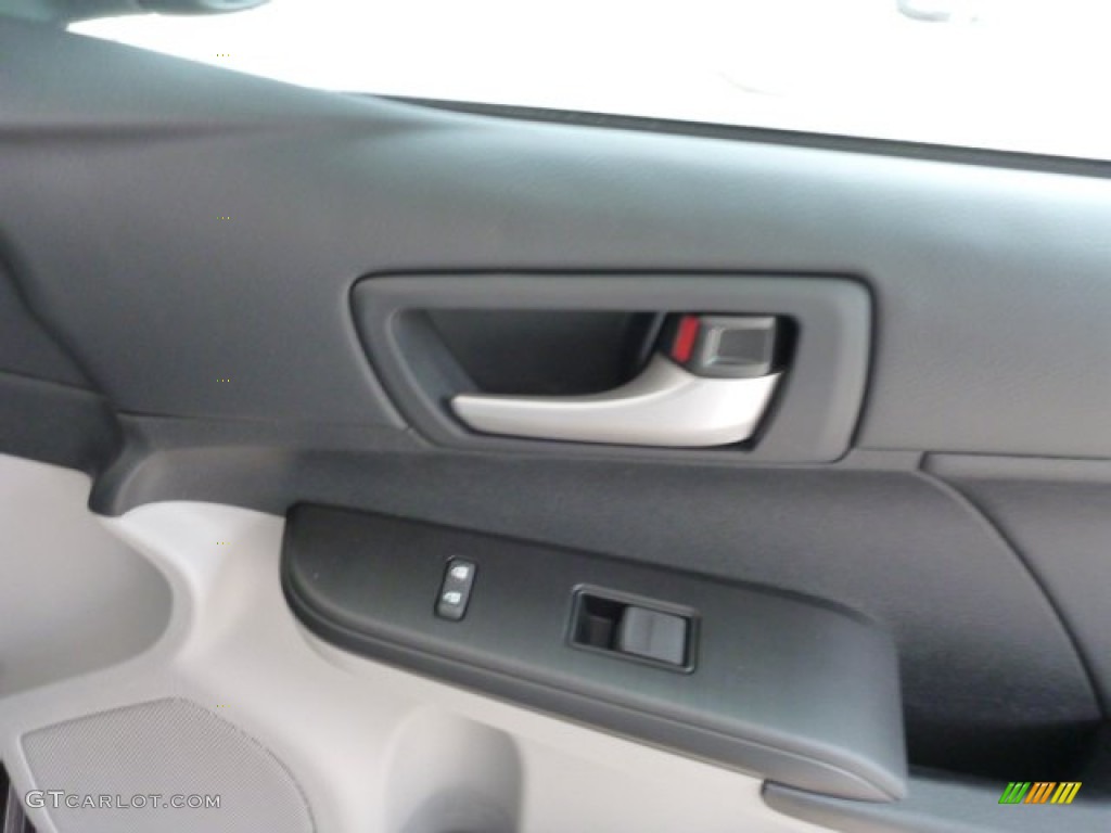 2013 Camry L - Magnetic Gray Metallic / Ash photo #9