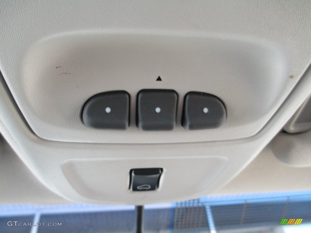 2004 Rendezvous Ultra AWD - Black / Light Gray photo #21