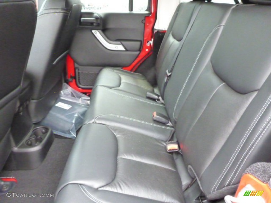 Black Interior 2014 Jeep Wrangler Unlimited Sahara 4x4 Photo #84471978