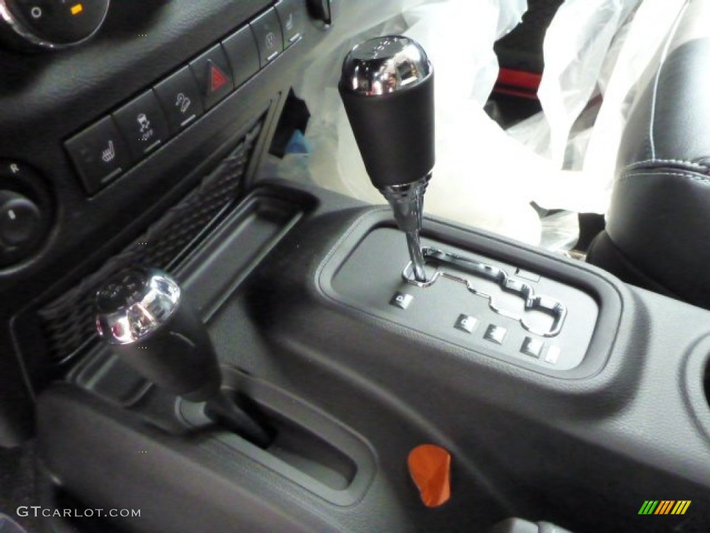 2014 Jeep Wrangler Unlimited Sahara 4x4 5 Speed Automatic Transmission Photo #84472007