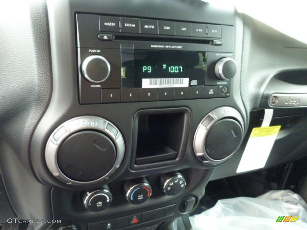 2014 Jeep Wrangler Unlimited Sport 4x4 Controls Photo #84472139