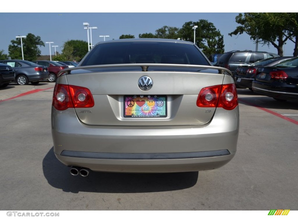 2006 Jetta 2.5 Sedan - Wheat Beige Metallic / Anthracite Black photo #4