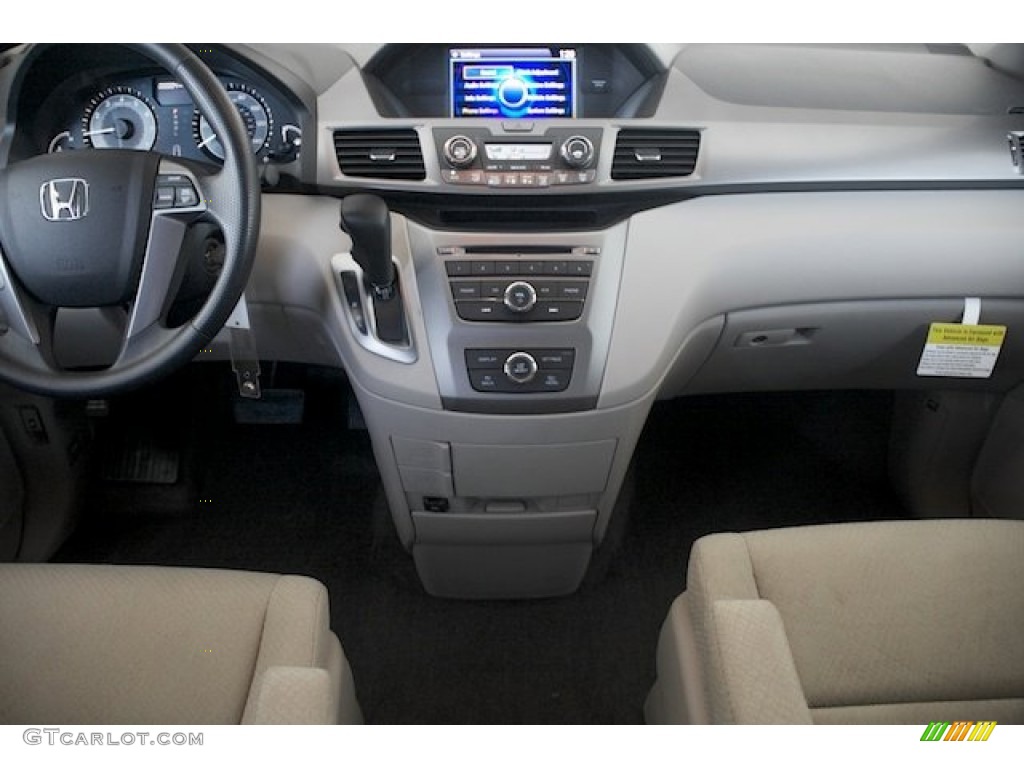 2014 Honda Odyssey LX Dashboard Photos
