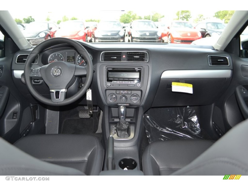 2014 Volkswagen Jetta SE Sedan Titan Black Dashboard Photo #84475052