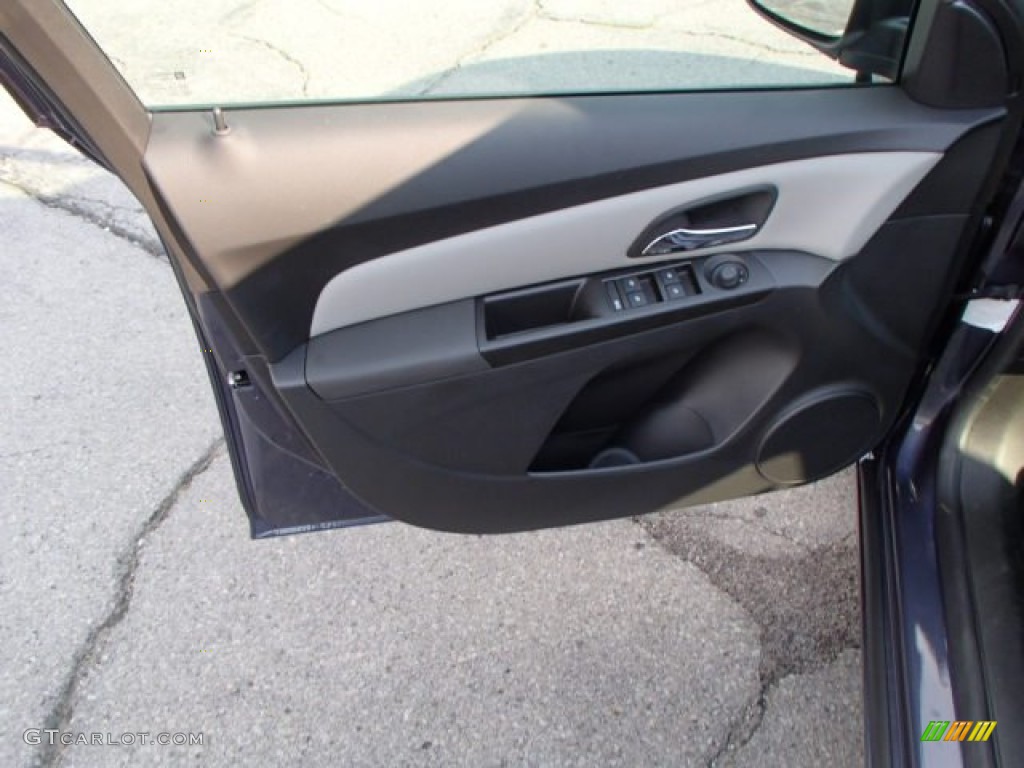 2014 Cruze LS - Atlantis Blue Metallic / Jet Black/Medium Titanium photo #11