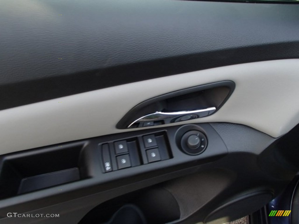 2014 Cruze LS - Atlantis Blue Metallic / Jet Black/Medium Titanium photo #15