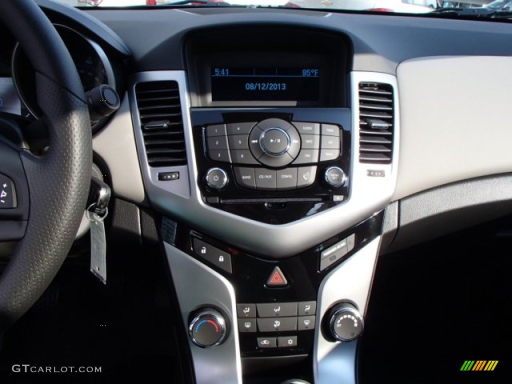 2014 Cruze LS - Atlantis Blue Metallic / Jet Black/Medium Titanium photo #16