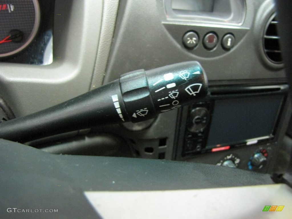 2004 Pontiac Grand Prix GT Sedan Controls Photo #84485014