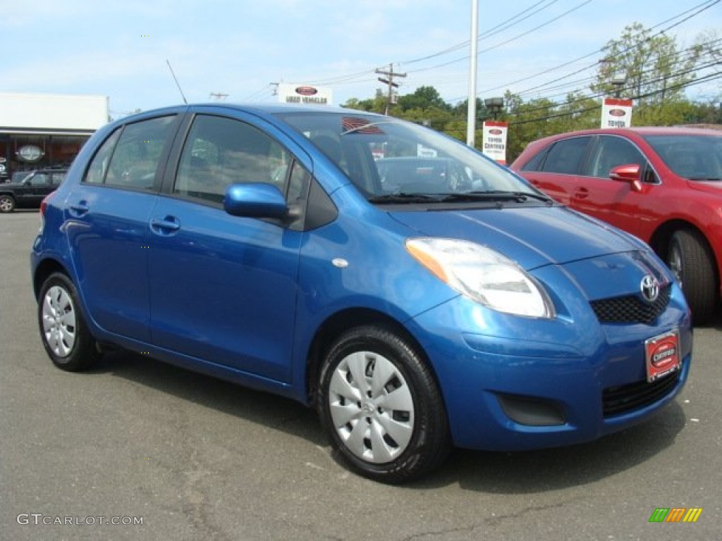 2010 Yaris 5 Door Liftback - Blazing Blue Pearl / Dark Charcoal photo #3