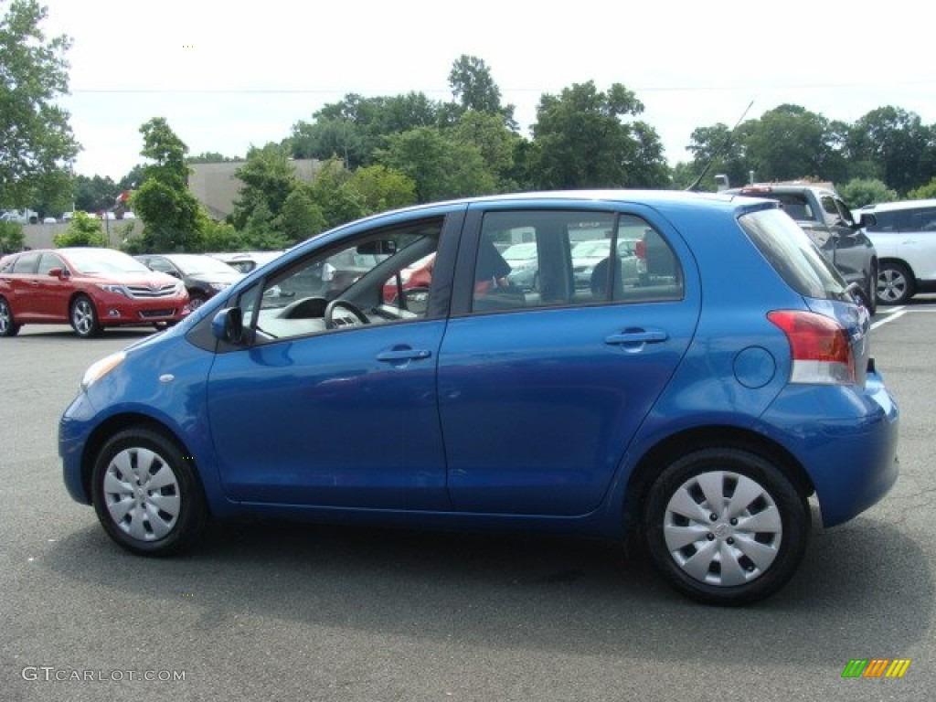 2010 Yaris 5 Door Liftback - Blazing Blue Pearl / Dark Charcoal photo #7