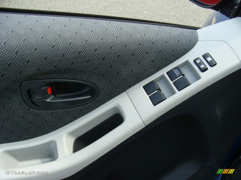 2010 Yaris 5 Door Liftback - Blazing Blue Pearl / Dark Charcoal photo #9