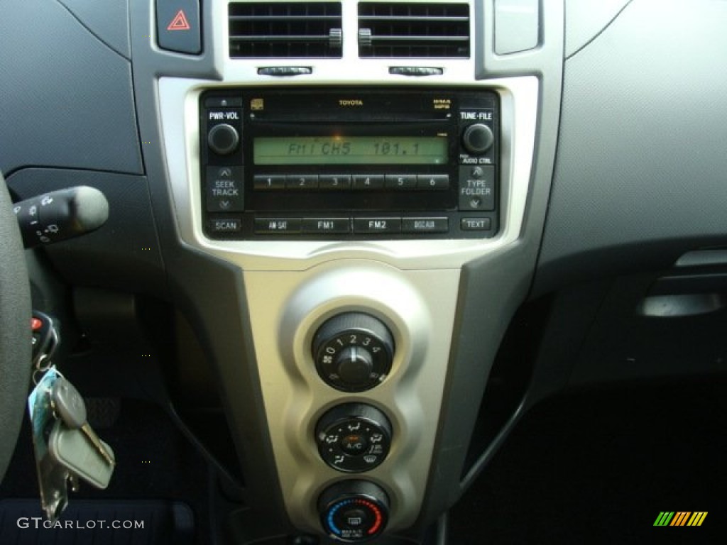 2010 Yaris 5 Door Liftback - Blazing Blue Pearl / Dark Charcoal photo #15