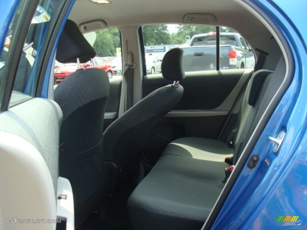 2010 Yaris 5 Door Liftback - Blazing Blue Pearl / Dark Charcoal photo #17