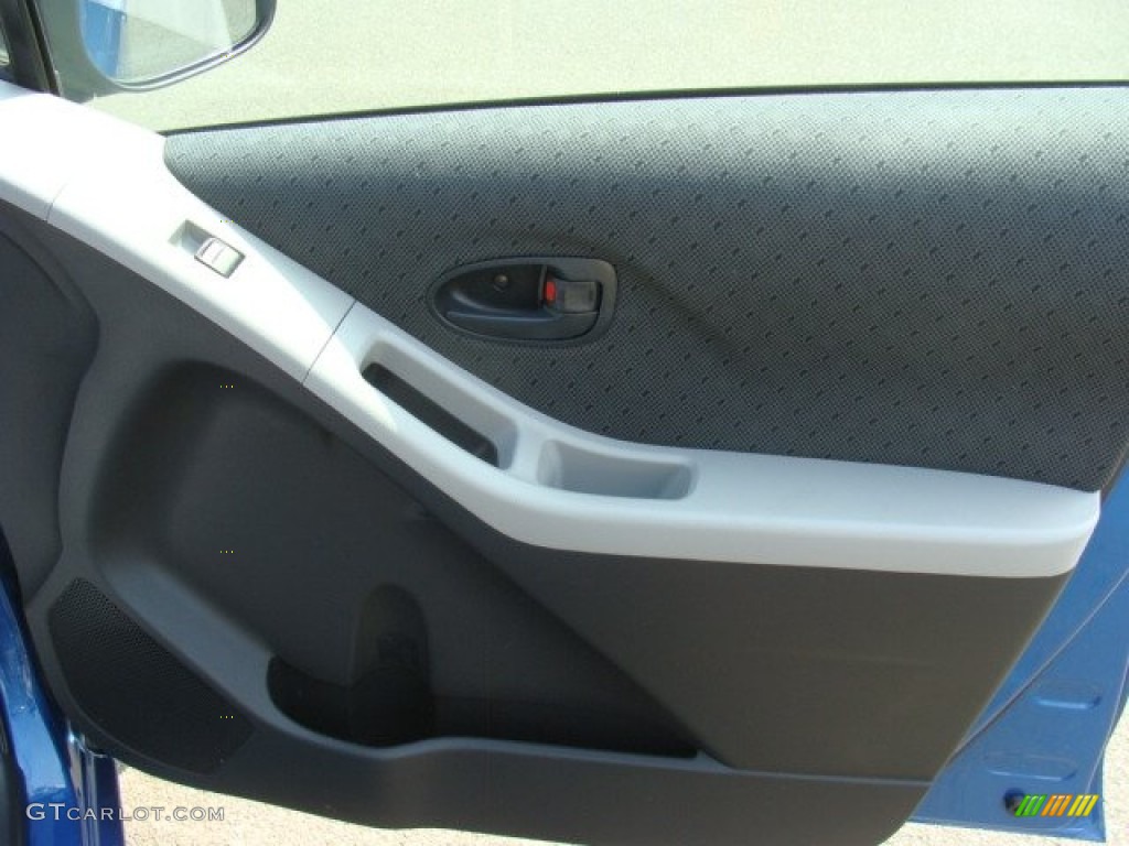 2010 Yaris 5 Door Liftback - Blazing Blue Pearl / Dark Charcoal photo #20