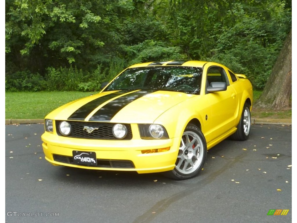 2006 Mustang GT Deluxe Coupe - Screaming Yellow / Light Graphite photo #3